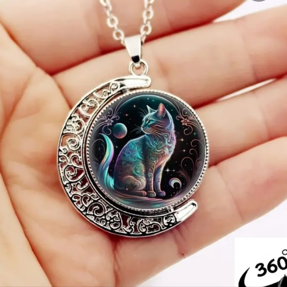 Cat and  Cresent Moon necklace.  360 rotation. NwT* - Picture 2 of 6